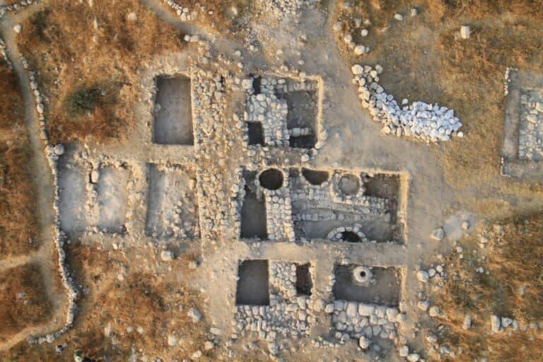 [Image: aerial-shot-fortifications-found-tel-bur...68x512.jpg]