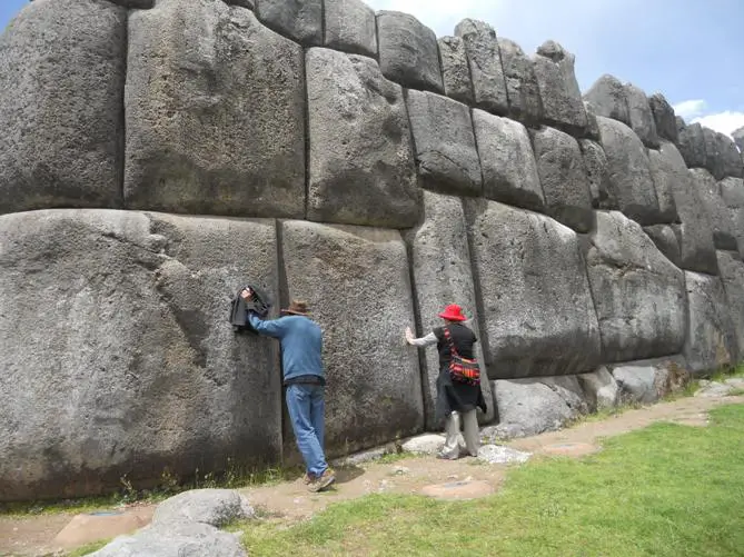The construction of Sacsayhuamán remains a profound mystery for researchers who have failed to understand how ancient people managed to quarry, transport and place these megalithic stones.