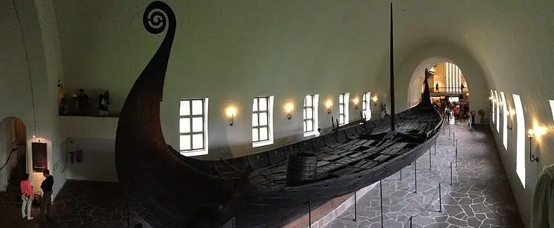 Unusual twin Viking boat graves discovered in Norway by archaeologists