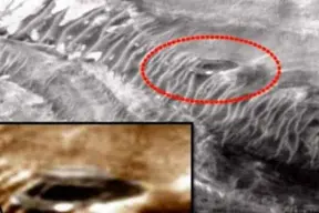 Ancient Astronauts: Intriguing 10,000-year-old cave paintings in India show "Aliens and UFO's“