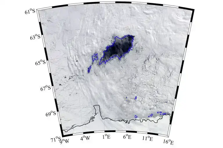 A massive, mysterious Hole has just opened up in Antarctica and experts cant explain it