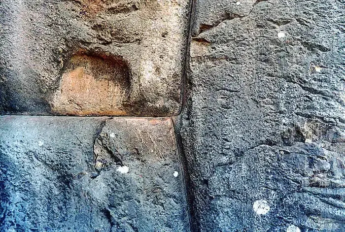 800px-Sacsahuaman_masonry4