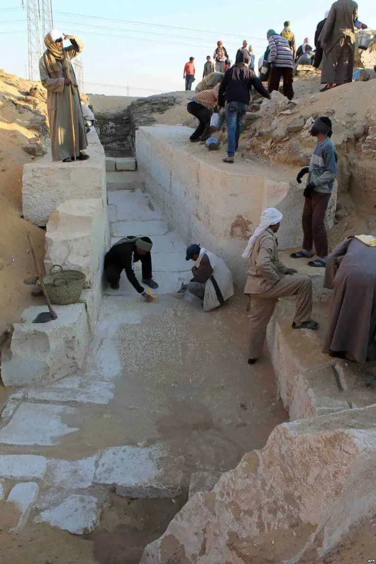 Excavation-of-the-tomb-of-Sobekhotep-I