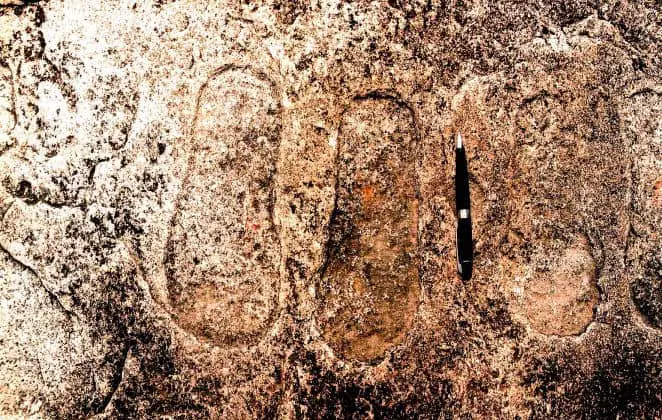 India: Footprints embedded in rock, evidence of ancient astronauts?