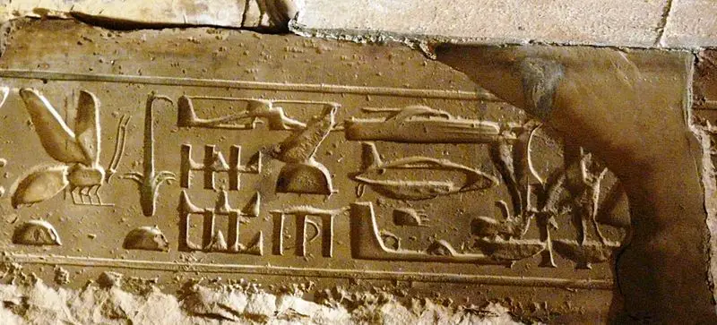 A strange set of hieroglyphs found at Abydos, Egypt. Do they actually depict modern day machines, such as helicopters, planes and submarines? Image credit: Wikimedia
