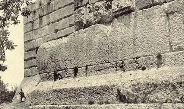 huge-megalithic-foundations-of-the-Temple-of-Jupiter-baalbek - Larger than Baalbek: Huge Megaliths found in Russia defy explanation