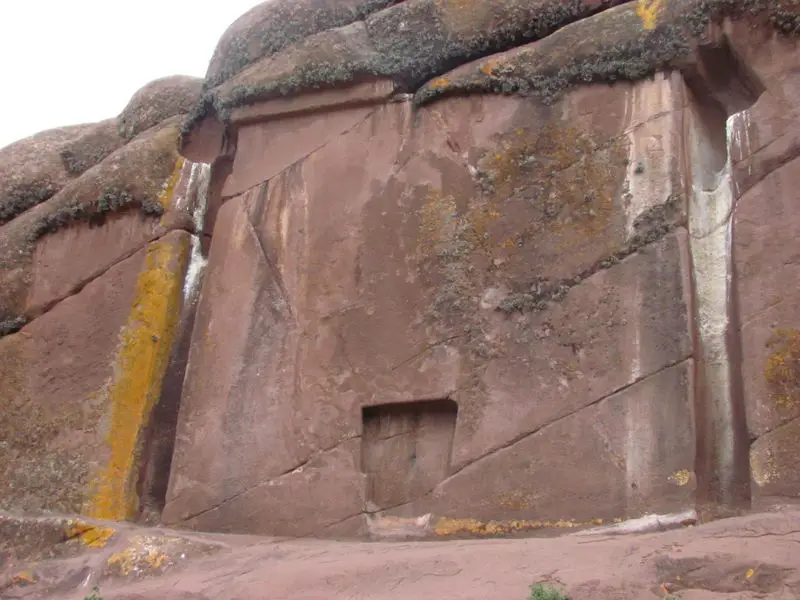 aramumuru - The mysterious “Gate of the Gods” at Hayu Marca, Peru