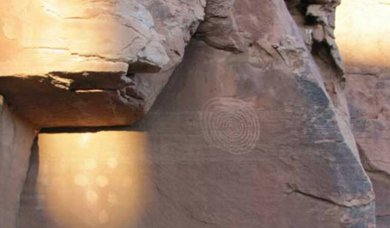 Thousands of Ancient Petroglyphs and Ancient Solar Calendar found in N. Arizona