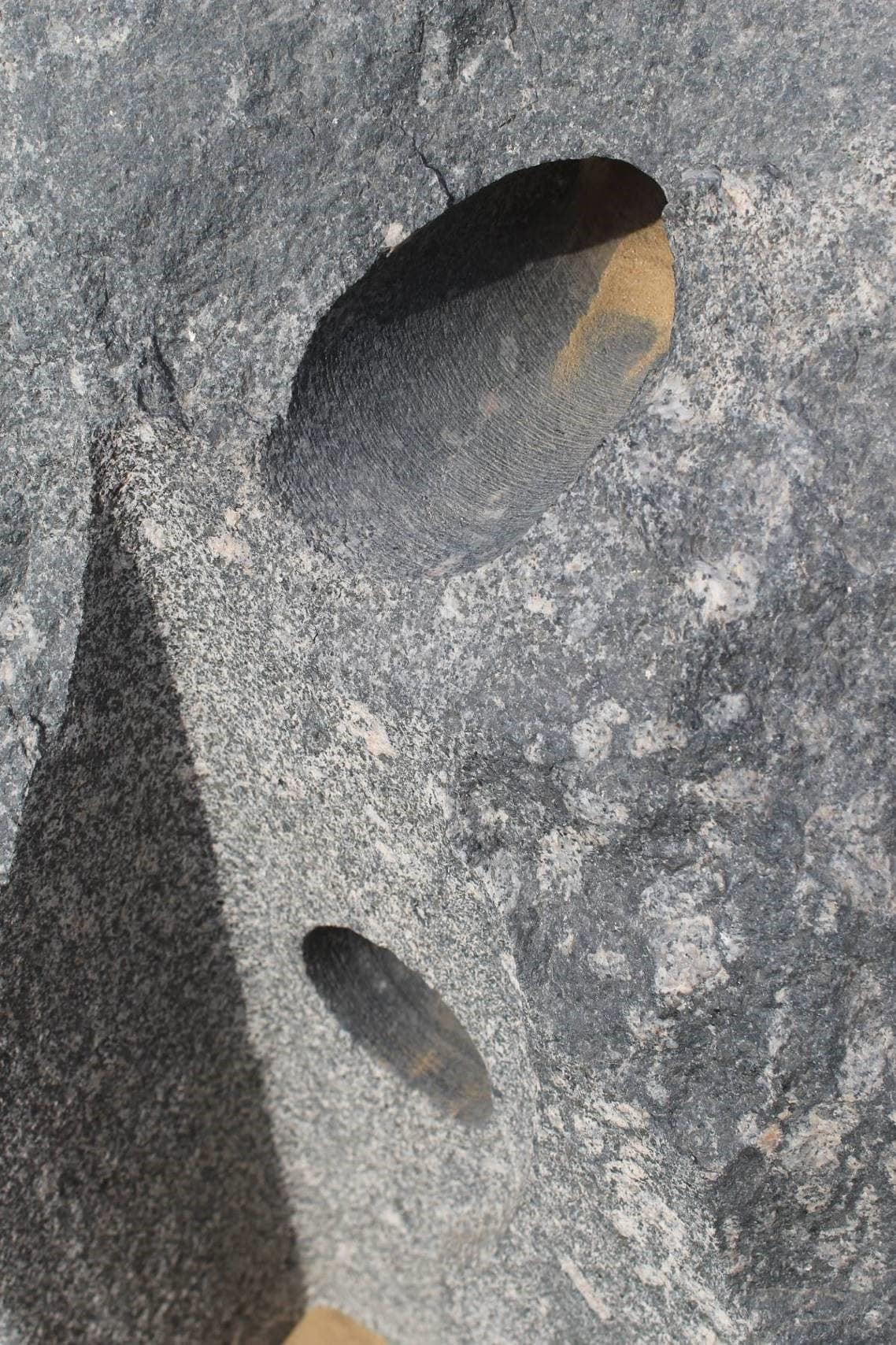 The above photo shows you the marks left by the cutter as it penetrated this black granite located at Abusir. Image Credit