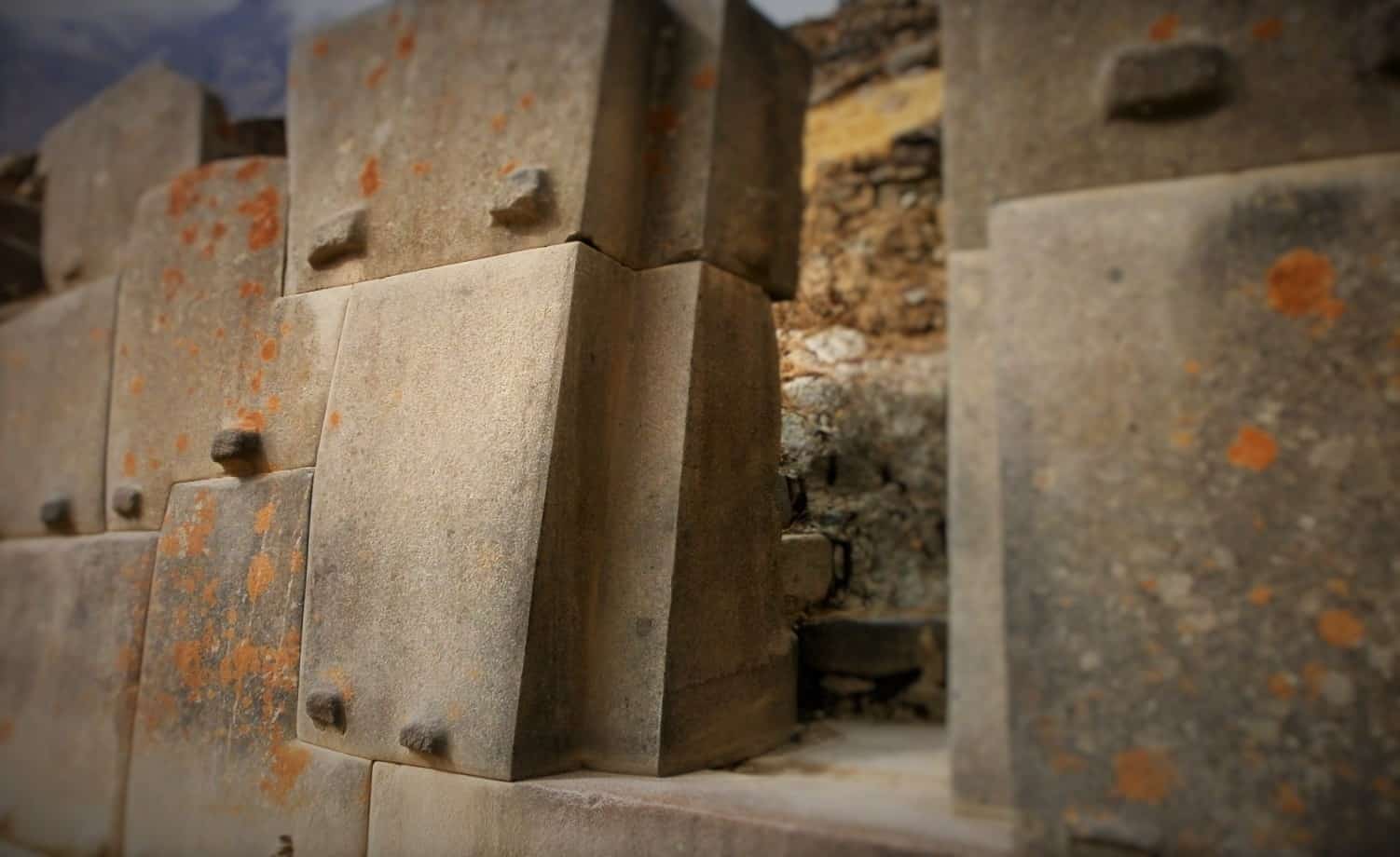 Incredible ancient engineering skills found at Ollantaytambo. Featured image credit