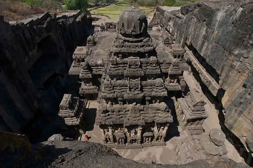 Ellora-Caves-ancient-tech- - 10 mind-boggling images of the Kailasa Temple that prove ancient man had advanced technology