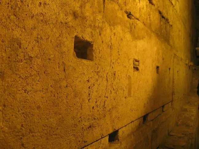 Kotel - 30 Mind-boggling images that suggest advanced technology existed thousands of years ago