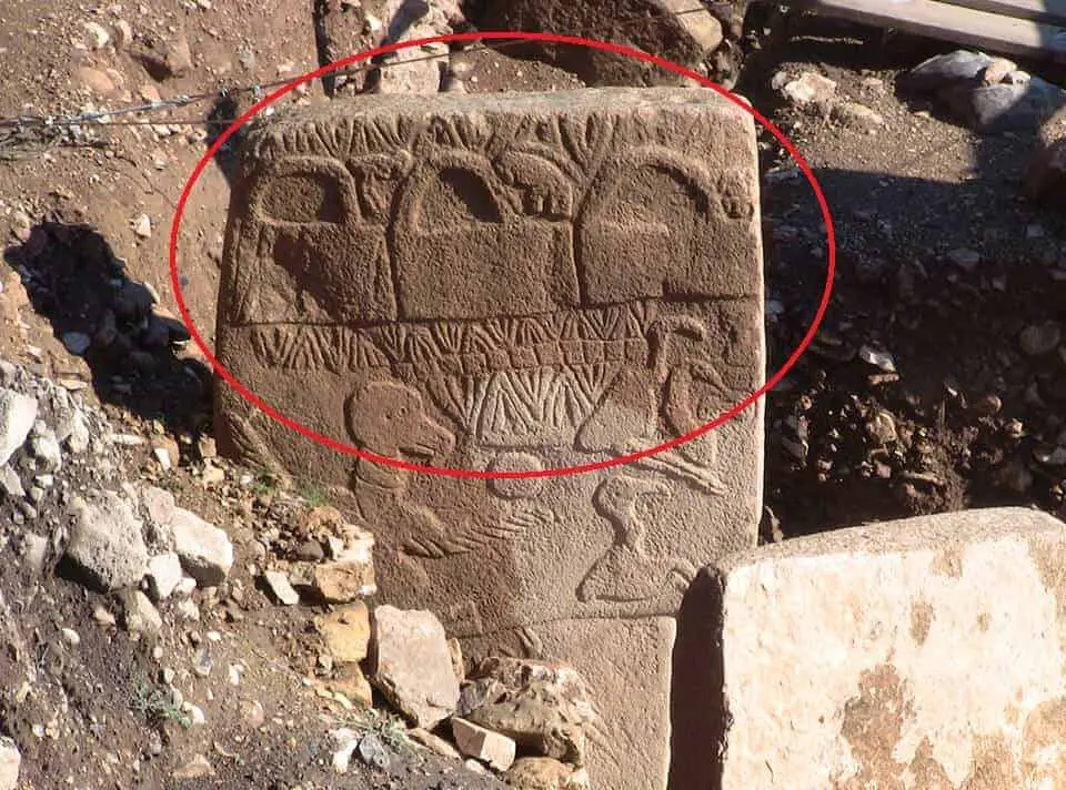 Gobekli-Tepe-hanbag - The mystery handbag of the Gods: Depicted in Sumer, America, and Göbekli Tepe
