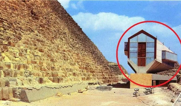 A “Flying” Solar Ship, buried at the foot of the Great Pyramid of Giza