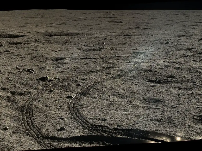 China Landed on the moon and snapped the best-ever images of the lunar surface Moon-tracks-Change-3