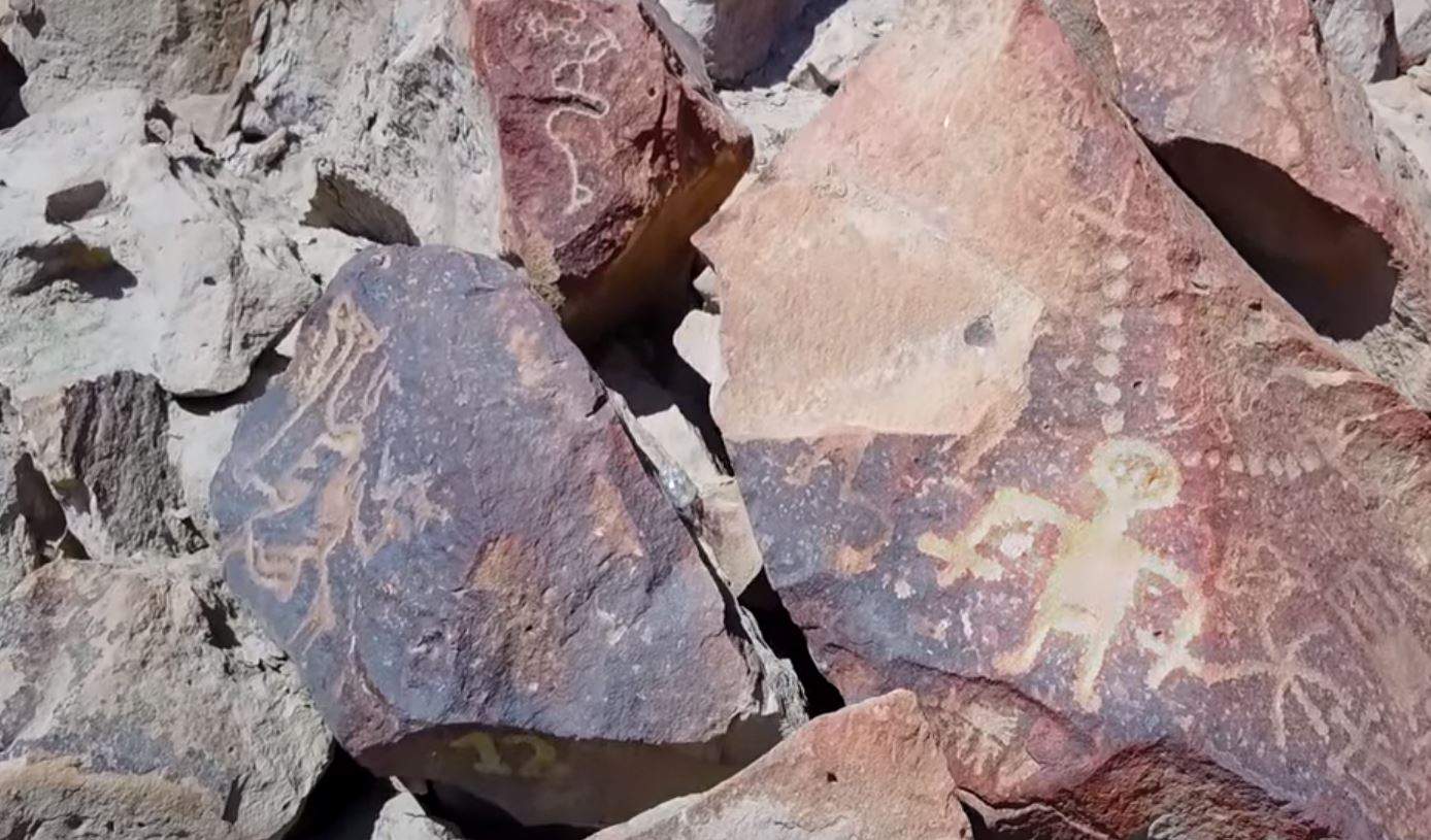 Petroglyphs-of-three-fingered-beings-near-the-tomb - Never-before seen images inside Tomb in Peru where alleged “Alien mummies” were found