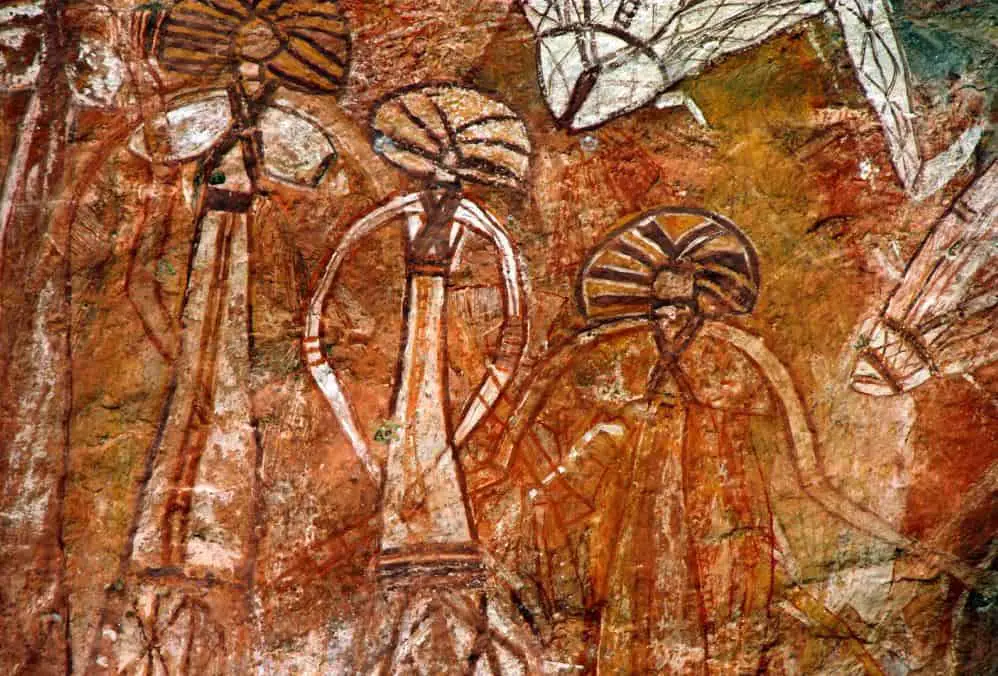 Ancient-Aliens-in-Australia - Ancient Astronauts: Intriguing 10,000-year-old cave paintings in India show “Aliens and UFO’s“