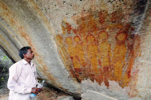 Mystery-beings-in-India - Ancient Astronauts: Intriguing 10,000-year-old cave paintings in India show “Aliens and UFO’s“