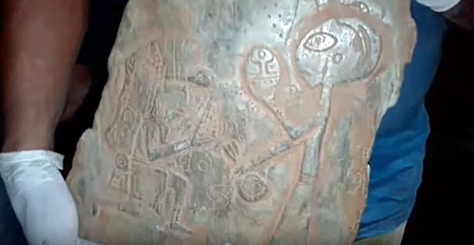 alien-stone-in-mexico - Mysterious artifacts with engravings of ‘Aliens’ and ‘Spaceships’ unearthed in Mexican Cave