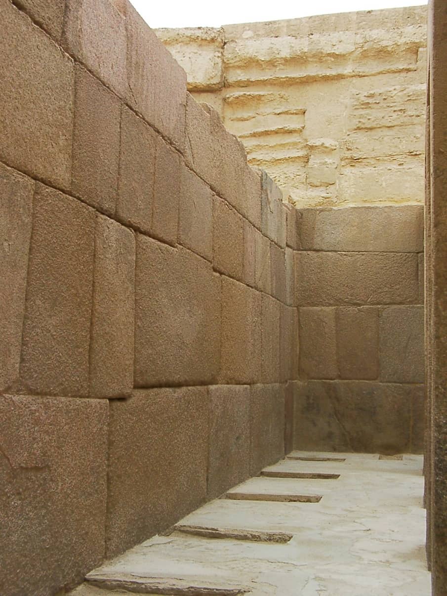 Khafrevalleystatuesockets - The incredible similarity between the Coricancha Temple in Peru, and the Valley Temple of Egypt