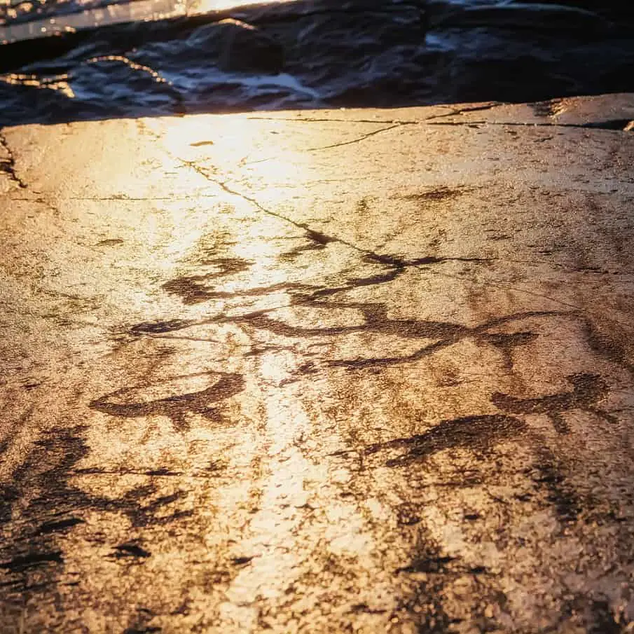 Lake-Onega-Petroglyph - The Onega Petroglyphs: Depictions of sky beings from 6,000 BC?