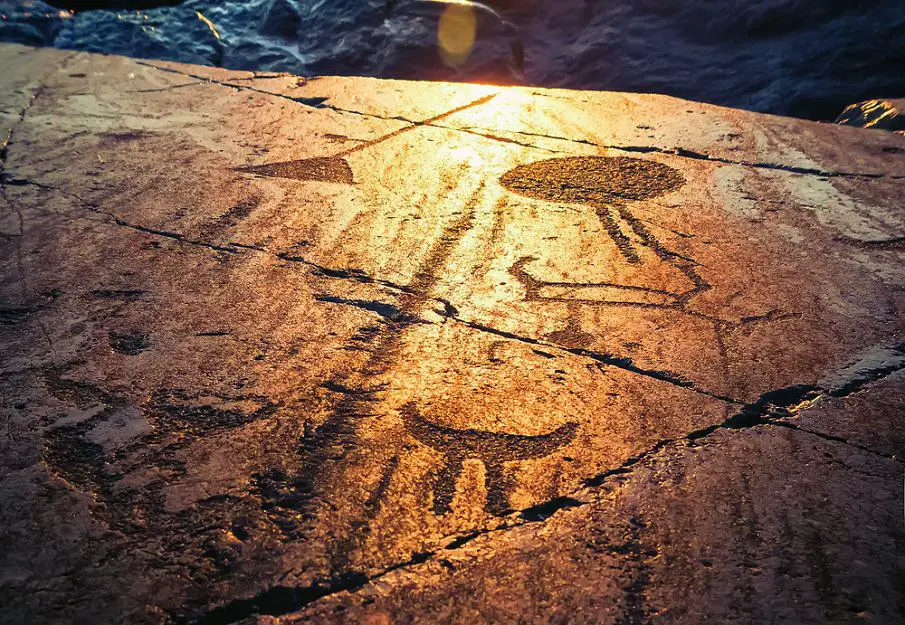 Onega-Petroglyphs - The Onega Petroglyphs: Depictions of sky beings from 6,000 BC?