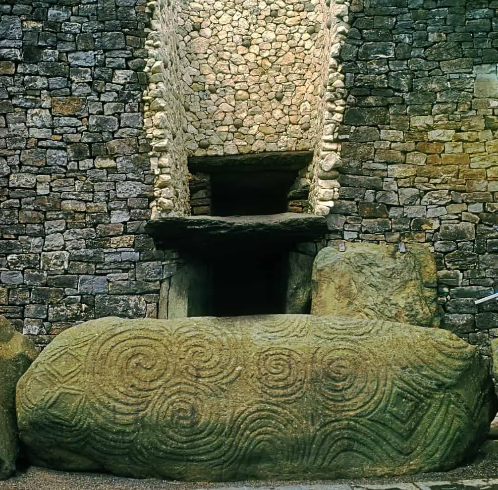 Newgrange - Newgrange: An 5,000-year-old Cosmic Monument That Predates the Pyramids by 500 years