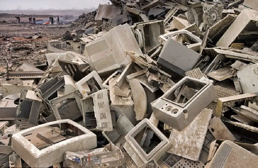 Electronic waste plastic pollution
