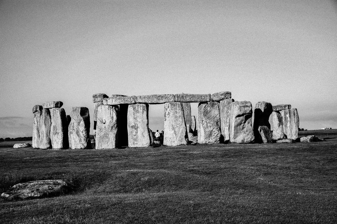 A black and white image of Stonehenge 