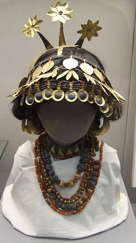 Sumerian-necklaces-and-headgear - Will the Natural History Museum ever release DNA test results for Queen Puabi?