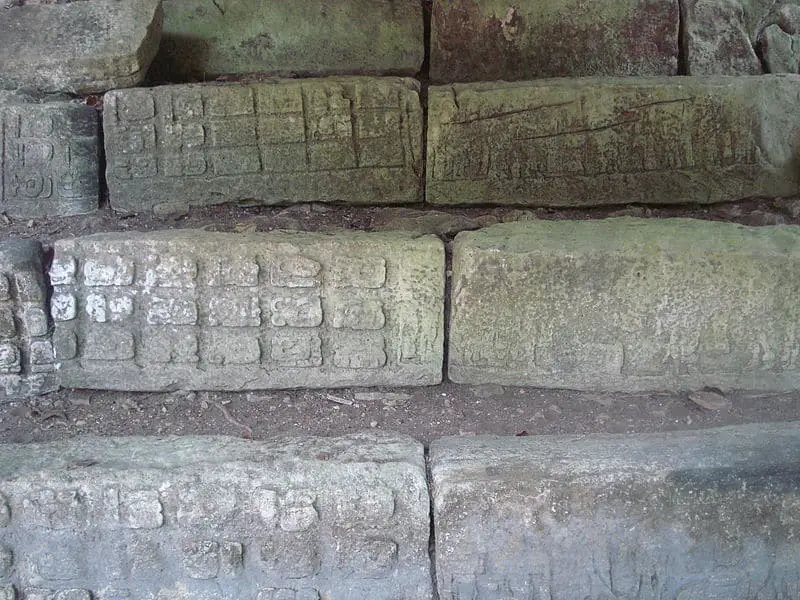 800px Staircase with Mayan glyphs at Dos Pilas
