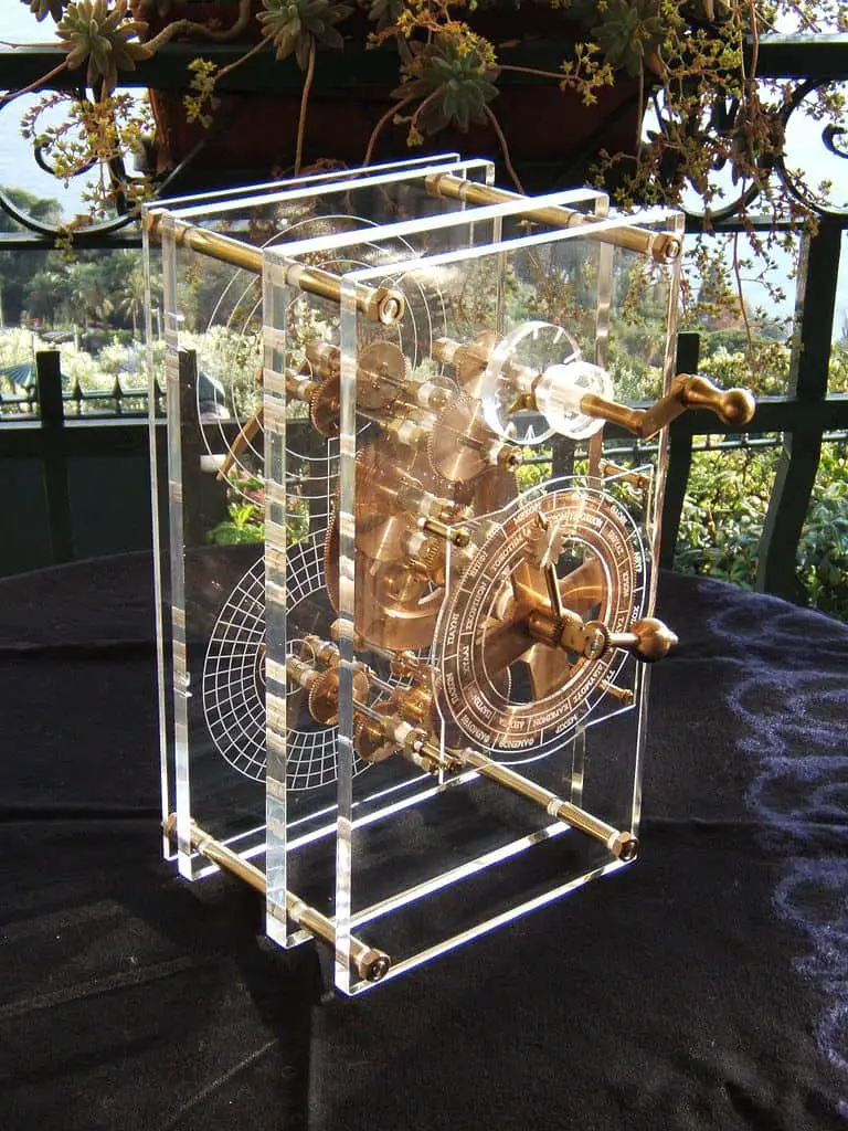 768px Antikythera model front panel Mogi Vicentini 2007