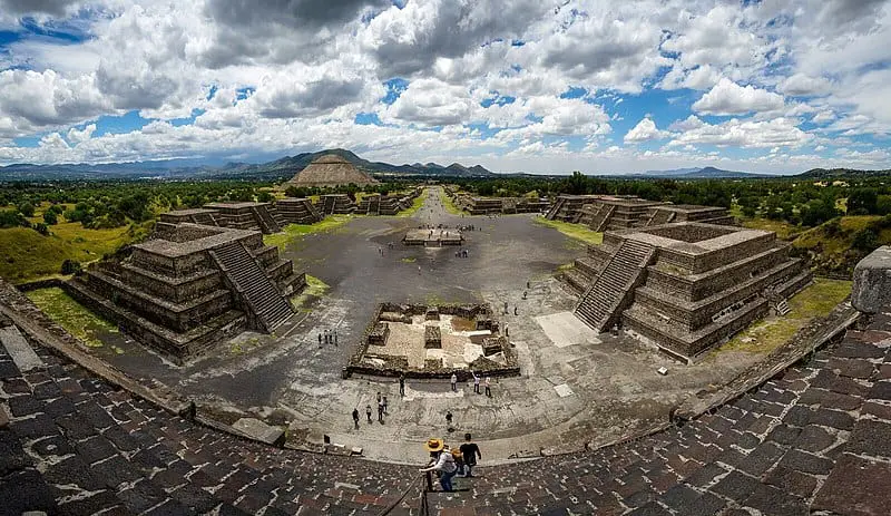 800px Panoramic view of Teotihuacan