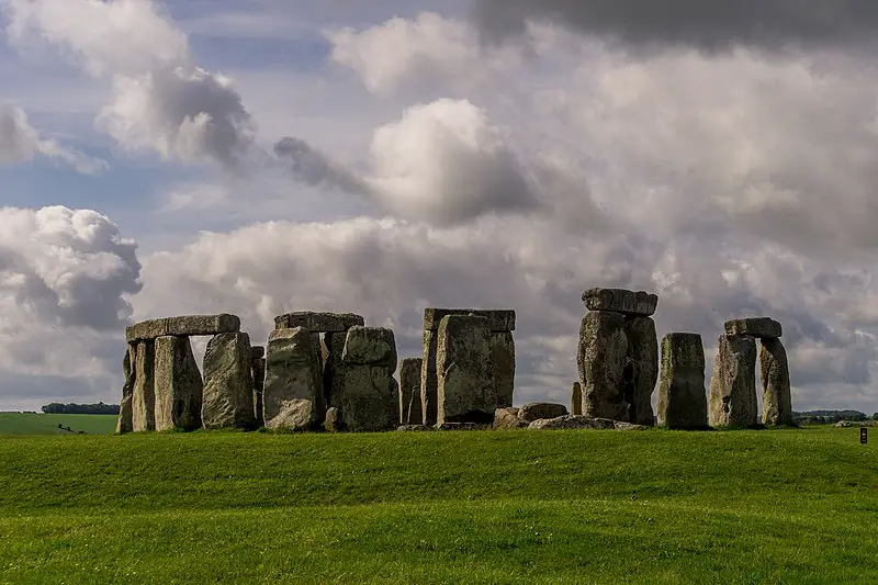 800px Stonehenge from the north