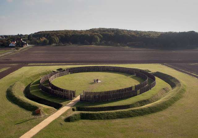 waxouyydznqxylcgtkb - 7,000-year-old monument three times bigger than Stonehenge discovered in Poland