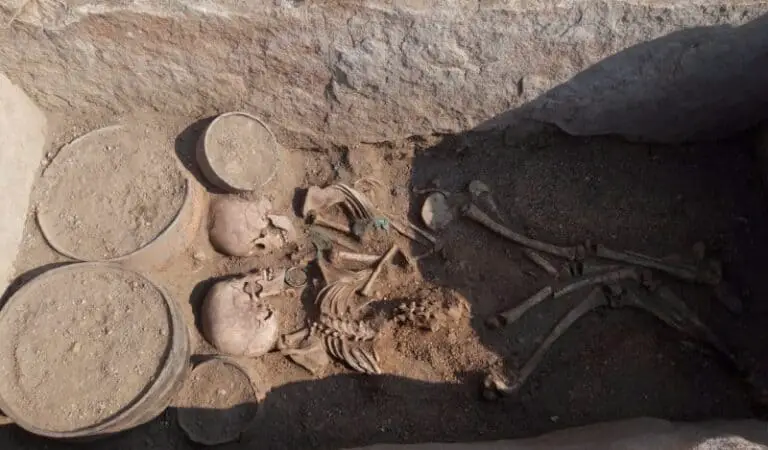 Ancient graves 4,000+ years old unearthed in Kazakhstan containing lovers embracing