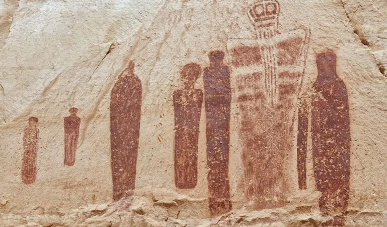 The Great ‘Ancient Alien’ Gallery Of Utah