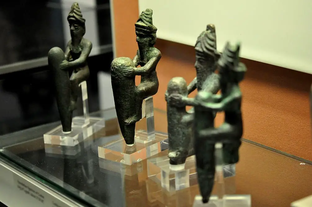 1920px Four statuettes of Mesopotamian gods