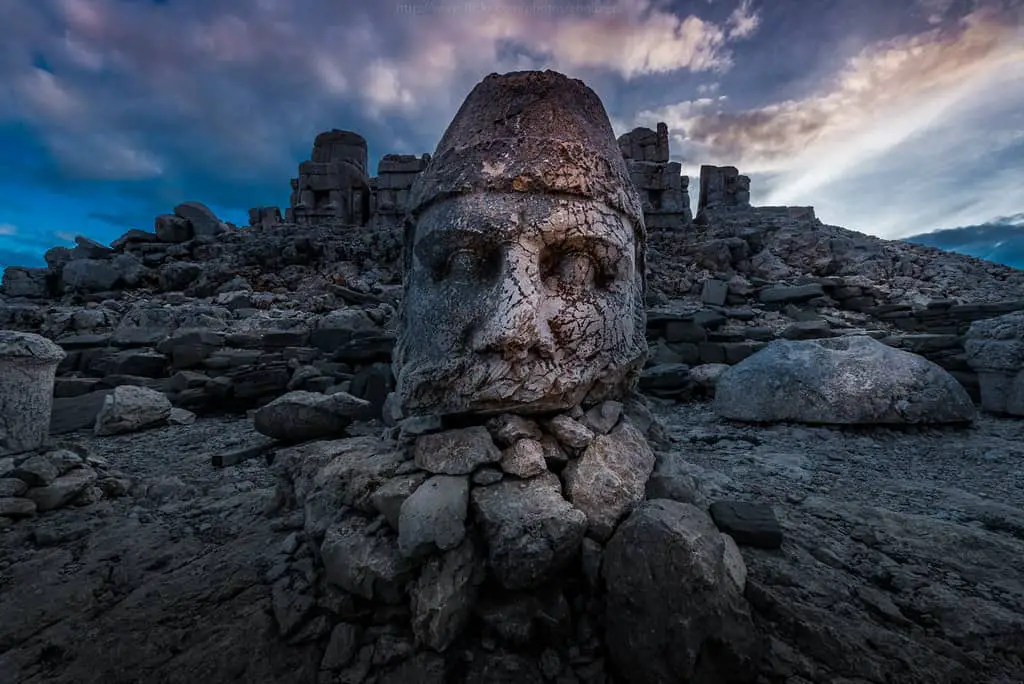 cb - The Megalithic Stone Heads Of Mount Nemrut And The Gate Of Heaven