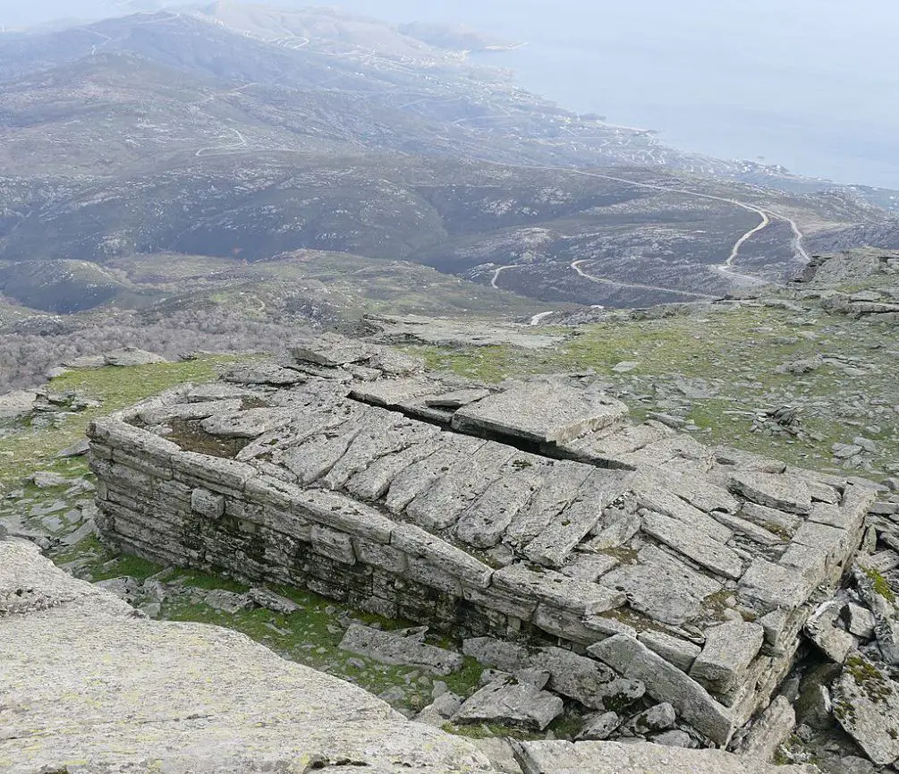 POchi-DrachenhausBlickvomnordlichenGipfel - Megalithic Mystery: The Enigmatic Dragon Houses Of Greece
